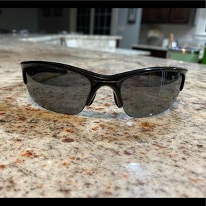 Men’s Oakley sunglasses like new!